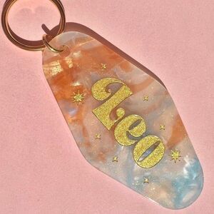 Engraved Leo Glitter Resin Horoscope Motel Keychain